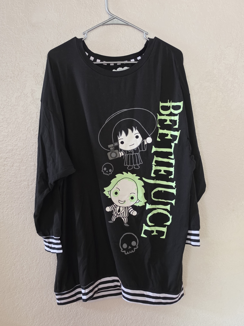 Beetlejuice Womans Black Graphic Long Sleeve Pajama Dress L